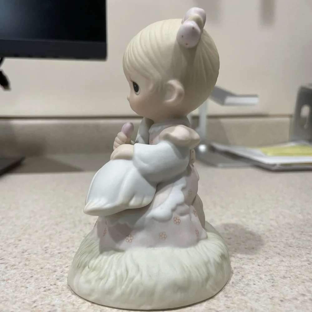 Precious Moments Figurine - Picture 4 of 5